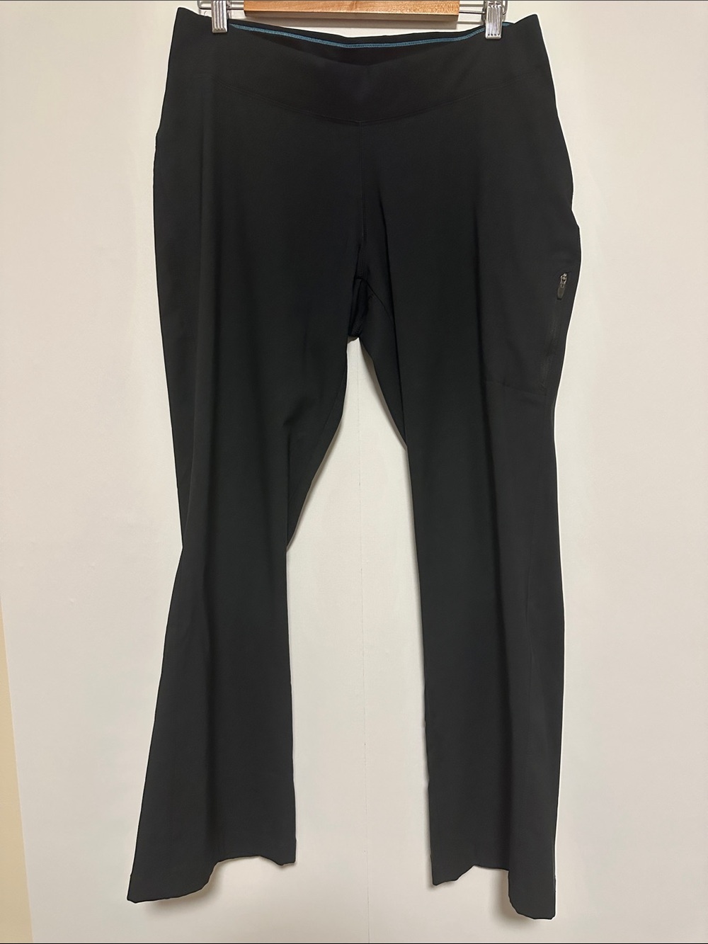 Women’s Columbia Omni-Shield Black Boot Cut Active Pants